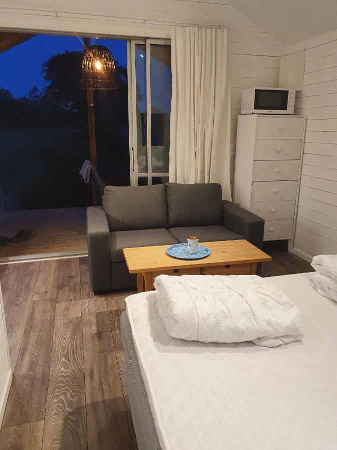 Skogsbaeckens Stugby Ab Villa Tomelilla Exterior foto